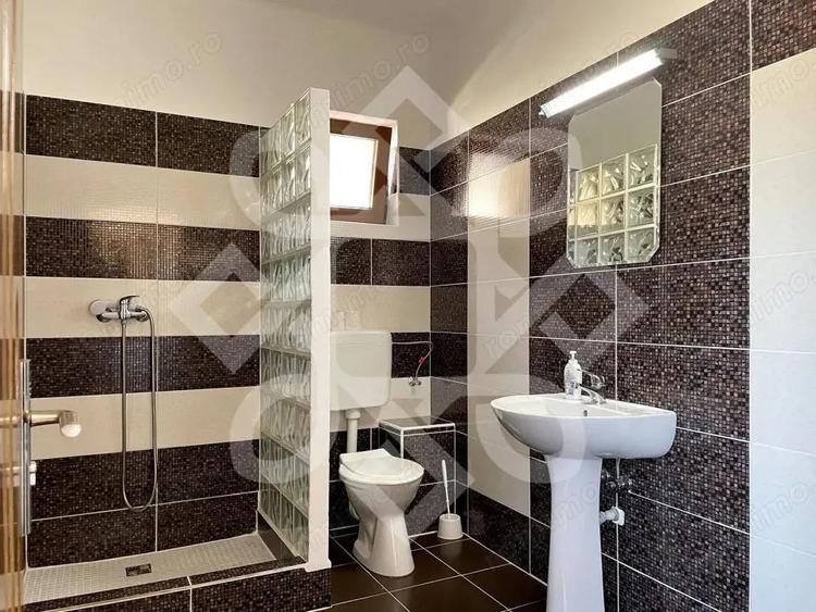 Pensiune cu 7 camere de vanzare in Baile 1 Mai - 18