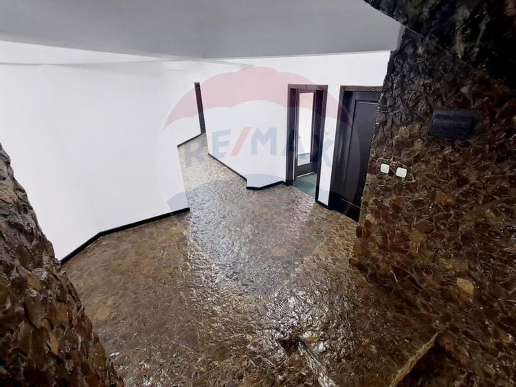 Pensiune Eselnita / 16 camere / Teren - 1448 mp / Ponton - 17