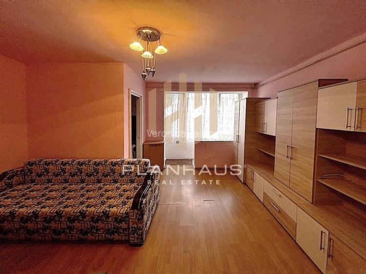 Garsoniera - etaj 2, in apropiere de liceul C. D. Nenitescu