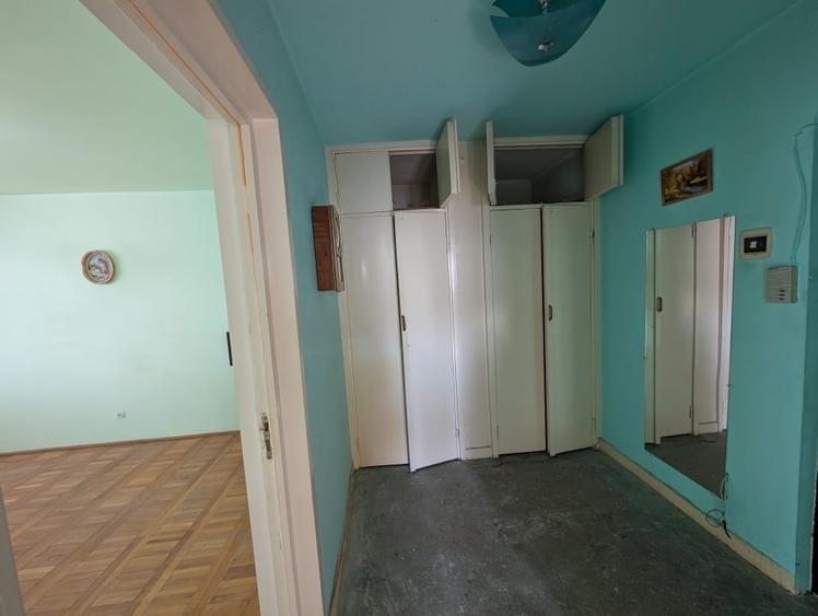 Decomandat, etaj intermediar - 2 camere - spatios - 7