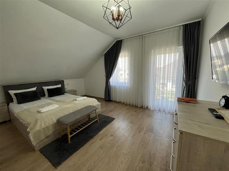 Casă cu 6 camere cu Teren 660 Mp în Sânmartin