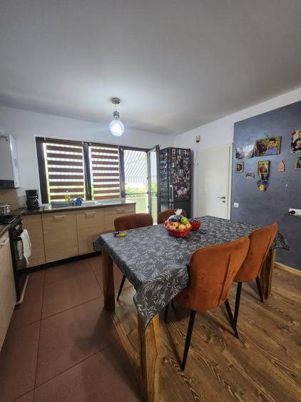 Apartament cu 3 camere, 61 mp, 2 balcoane, zona Florilor - 2