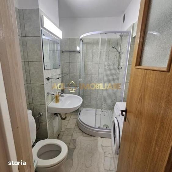 Apartament cu 3 camere, mobilat în Tei