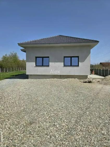 Vand casa parter zona Terra