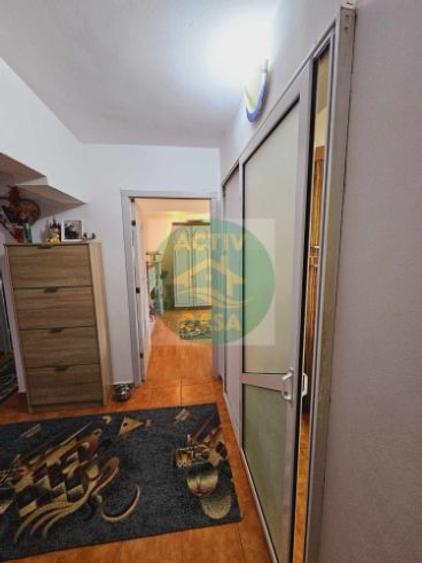 Apartament cu 3 camere decomandat în Roman - 6