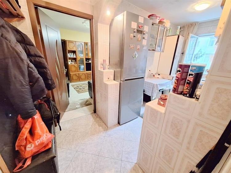 Apartament 3 camere semidecomandat zona Bazinul de Innot - 7