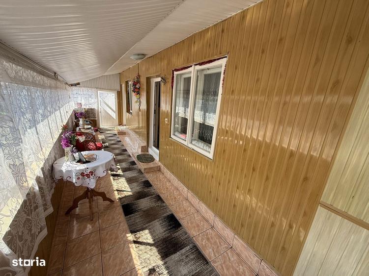 Casa central, Podu Iloaiei, la strada principala - 14