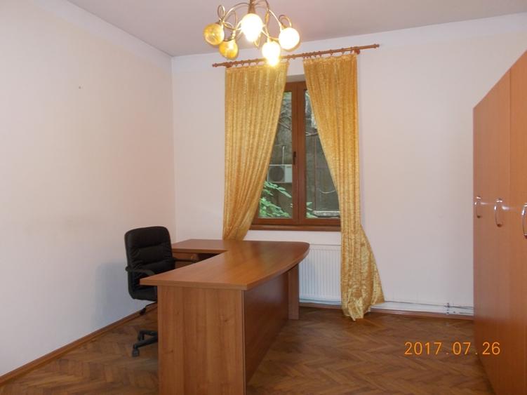 Cotroceni, Romniceanu, parter in imobil mic, spatios, 3 camere, balcon, birouri - 2