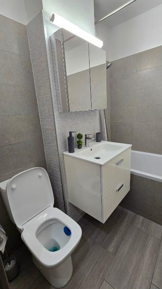 Apartament renovat 3 camere, 2 bai, loc parcare, decomandat, Gavana 3 - 10