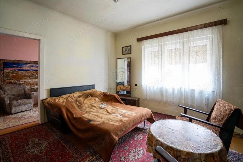 Casa singur in curte cu acces auto si teren 993 mp in Iosia. - 2