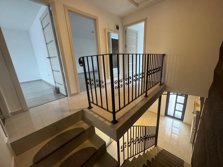 Bucium - Visan , centru , vila insiruita , garaj , libera - 1