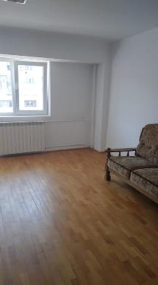 Decebal P-ta Alba Iulia,bl.1995,6/8,decomandat, stradal,geam la baie,balcon. - 1