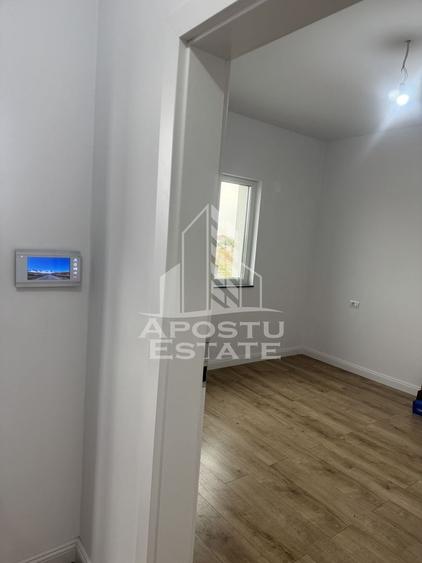 Duplex  despărțit prin garaj și camera tehnică în Giarmata - 9