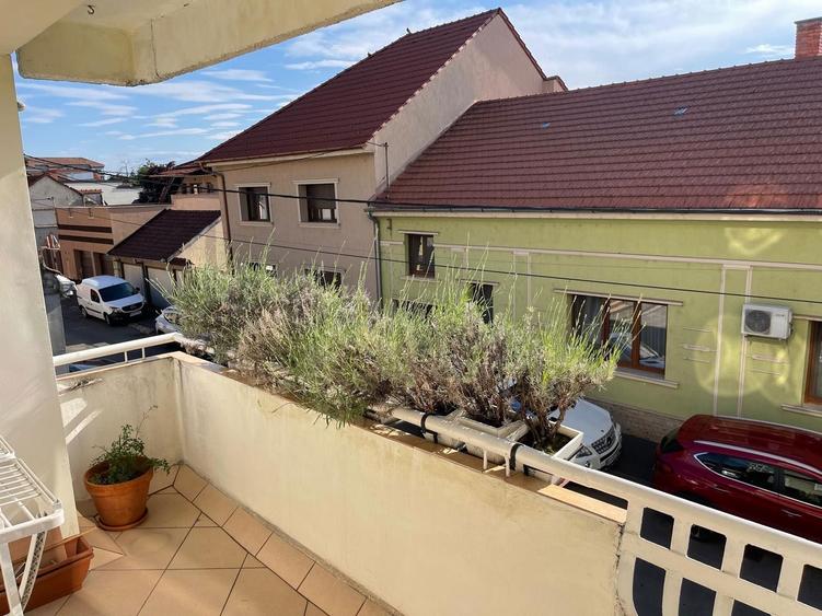 Apartament 3 camere + balcon de inchiriat Zona Cantemir - 3