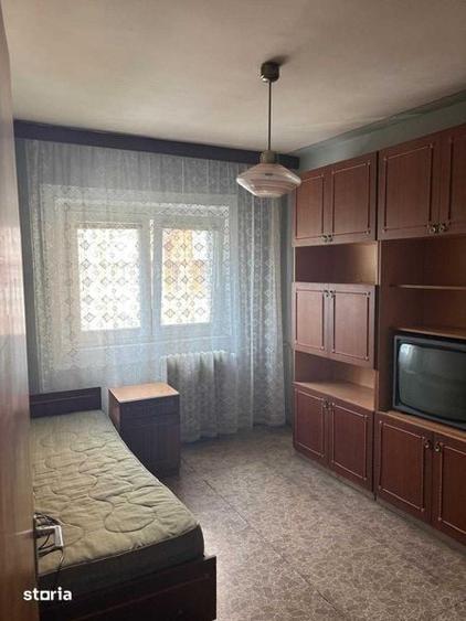 De vanzare - Apartament 4 camere, semidecomandat, Teiul Doamnei nr.5 - 1