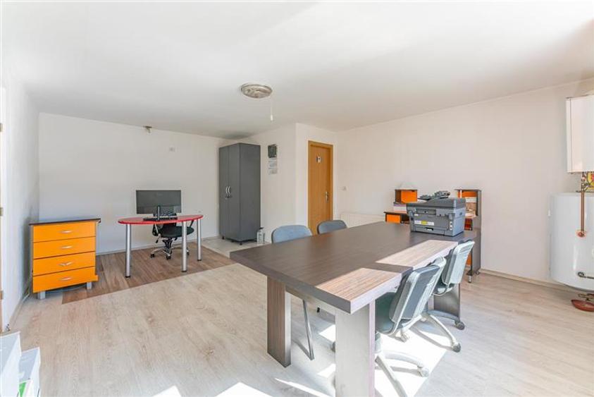 Clasa A, rezidential/ servicii/ investitional, 2.240 mp teren,Central,Halchiu,Br - 25