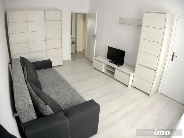 1 camera situat in Piata 700 - 2