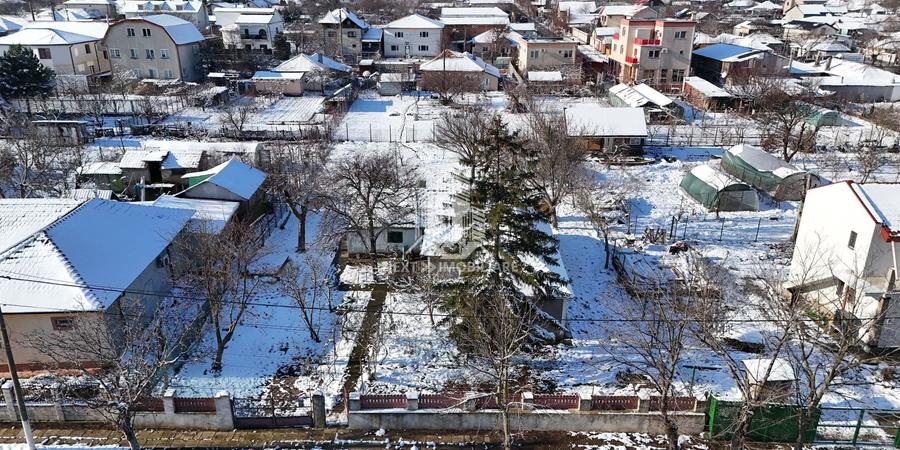 Teren 1.183 mp cu casă bătrânească, deschidere 22,37 ml - 6