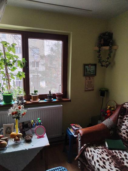 Apartament 3 camere , decomandat, zona Sud (Scoala 1-8), etajul 1/4. - 1