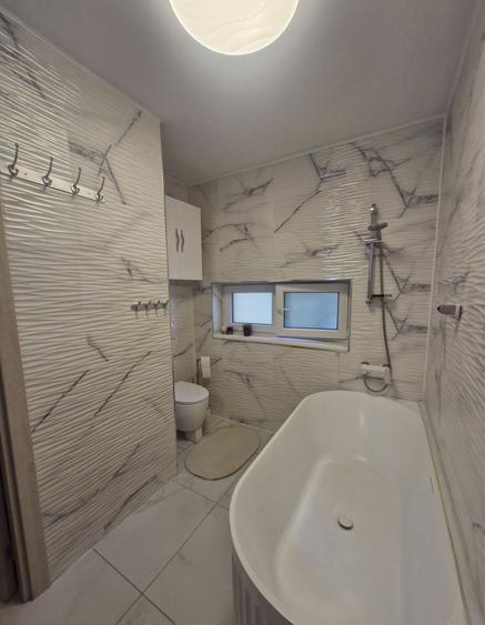 Apartament cu 4 camere decomandat în Lotrioara