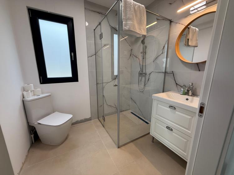 Vilă contemporană , finalizată în 2024, situată pe o stradă privată. - 10