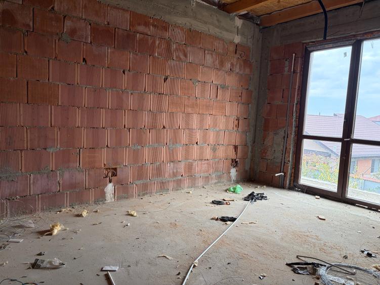 Duplex cu 4 camere cu Teren 250 Mp în Domnești