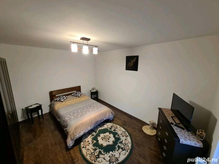 Casă cu 7 camere cu Teren 1300 Mp în Cristian