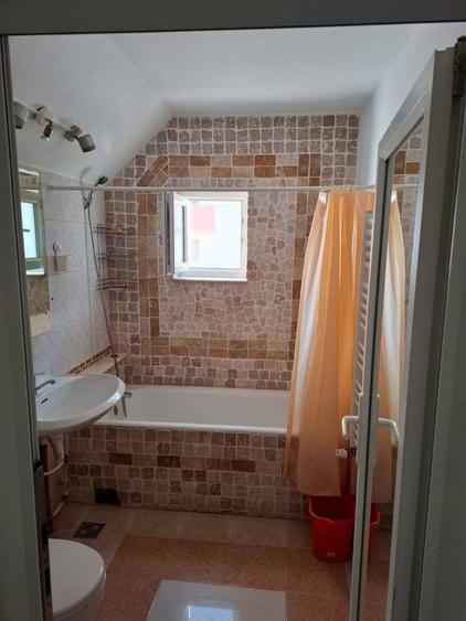 Apartament 3 camere,2 bai, 72 MP, bucatarie si beci mare ,parter inalt - Bd . Traian -Hunedoara - 6