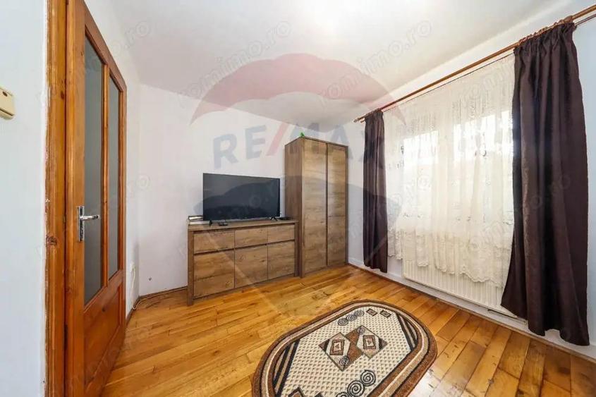 Casa si Spatiu comercial, centru in Sacele! - 3