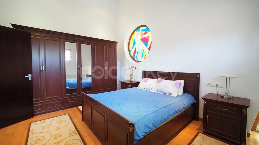 Vila spatioasa, partial mobilata cu acces facil - 19