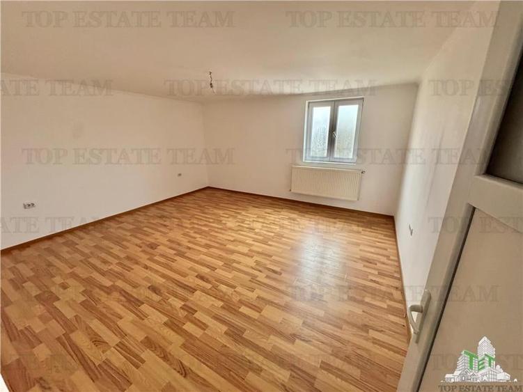 Casa individuala de vanzare  / potrivita si pentru business in zona parcului din - 12