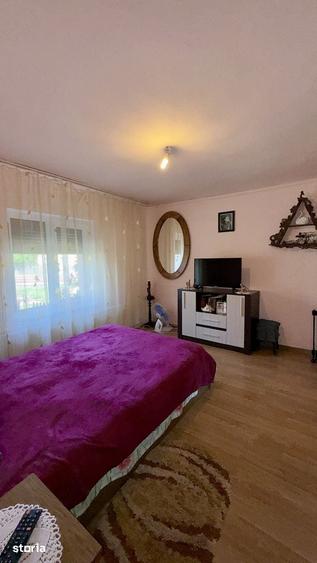 Casă cu 4 camere cu Teren 1668 Mp în Bujoreni