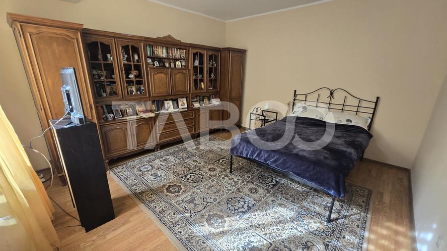 Duplex cu 5 camere cu Piscina în Turnișor