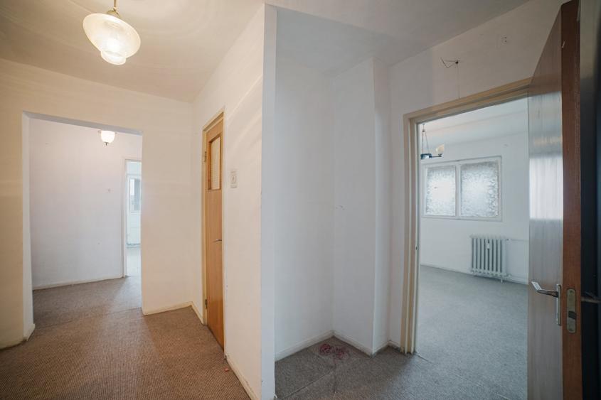 Apartament cu 4 camere decomandat în Colentina