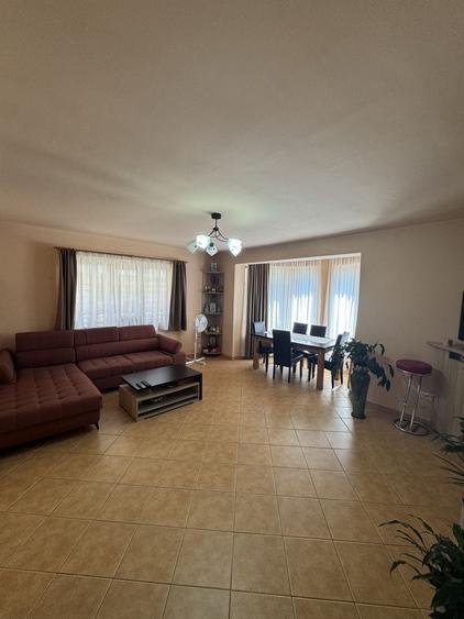 Casă cu 4 camere în Bună Ziua