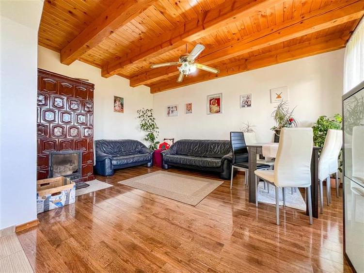 Casă cu 3 camere cu Canalizare în Exterior Est