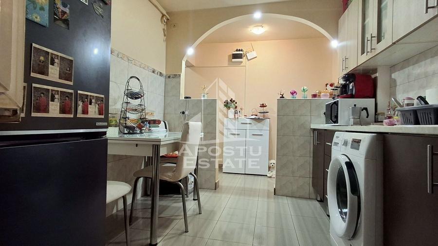 Apartament cu 2 camere semidecomandat, mobilat în Micălaca