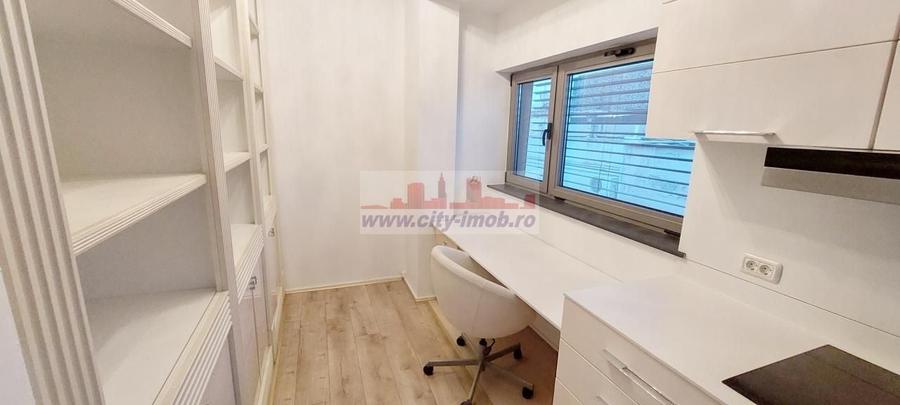 Penthouse cu 3 camere decomandat, mobilat în Eminescu