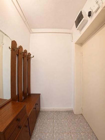 Apartament cu 3 camere semidecomandat, mobilat în Careiului