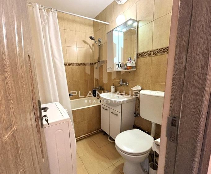 Apartament cu 3 camere semidecomandat, mobilat în Săsar