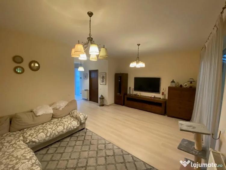Casă cu 4 camere cu Teren 300 Mp în Central