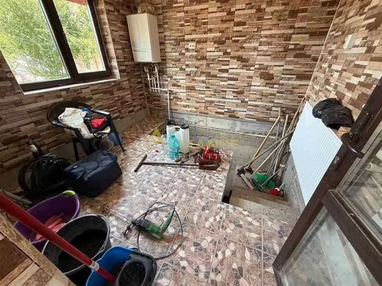 Casă individuală cu 6 camere cu Teren 555 Mp în Berceni