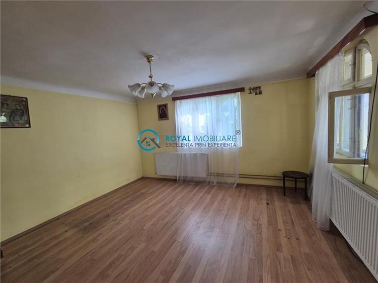 Casă individuală cu 6 camere cu Canalizare în Gheorghe Doja