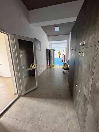 Casă individuală cu 7 camere cu Canalizare în Popești-Leordeni