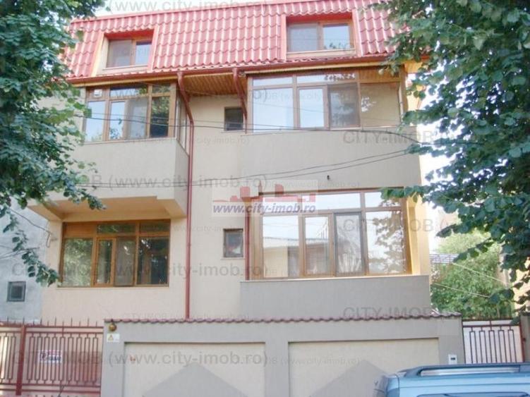 Casă individuală cu 12 camere decomandat cu Canalizare în Baicului