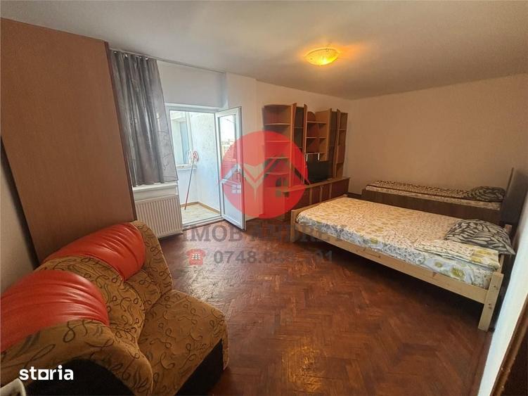 Apartament cu 3 camere decomandat în Central