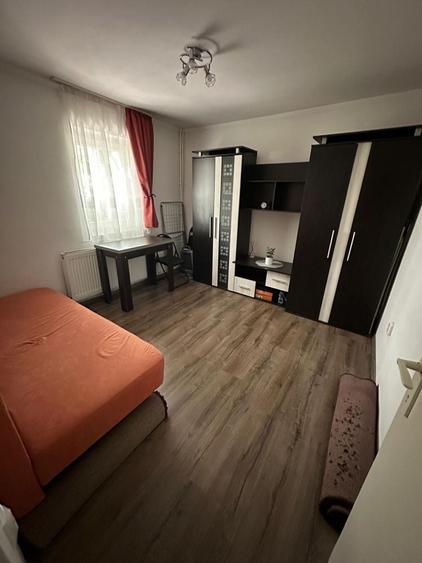 Garsonieră decomandată în Gruia