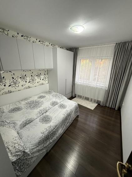 Apartament cu 3 camere decomandat în Sârbi