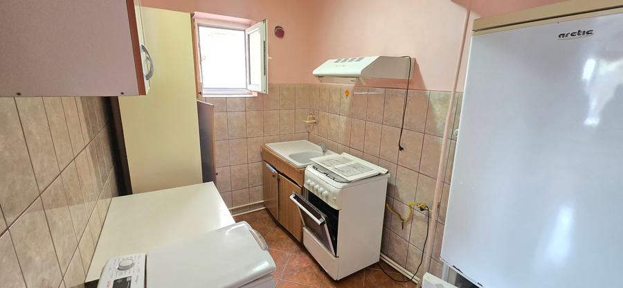 Apartament cu 2 camere semidecomandat în Podu Roș