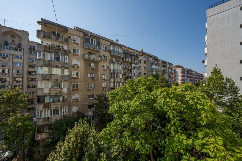 Apartament cu 3 camere decomandat, mobilat în Decebal